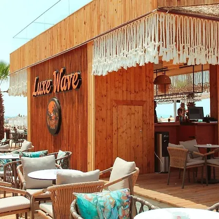 Luxe Wave